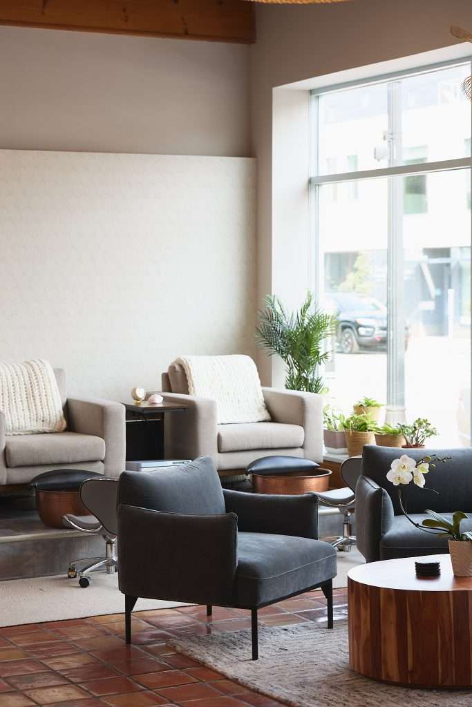 Aurora Spa 17 Modern lounge with comfortable seating at Aurora Spa